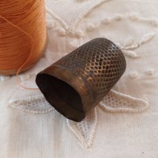 画像4: フランス ソーイング セット 指貫 糸 ジャンク (4)