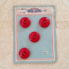 画像1: フランス プラスチック ボタン 赤色 模様 (1)