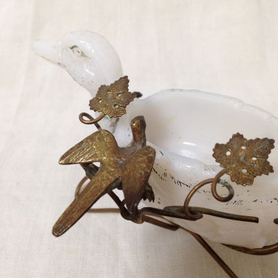 画像1: フランス ミルクガラス 飾り 小物入れ 鳥