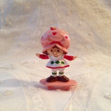 画像1: アメリカ フィギュア 香り付き Strawberryland Miniatures / Strawberry Shortcake (1)