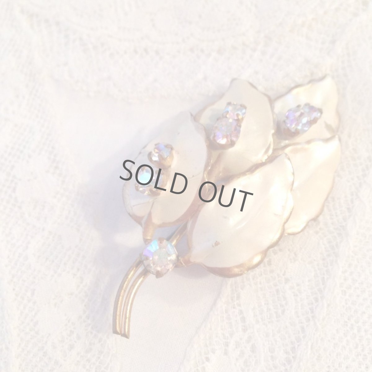 画像5: オーストリア ブローチ ホワイト 葉っぱ キラキラ (5)