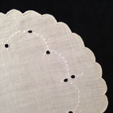 画像4: レース ドイリー 円 手刺繍 白 スカラップ (4)