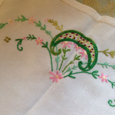 画像5: ＊手刺繍 テーブルセンター 花モチーフ (5)