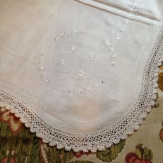 画像2: ＊手刺繍 テーブルセンター 小花 (2)