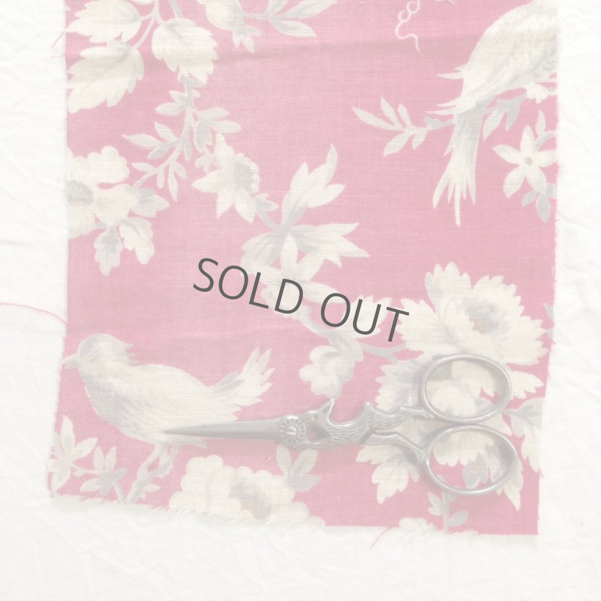 画像2: 古布 はぎれ 赤 バラ鳥 (2)