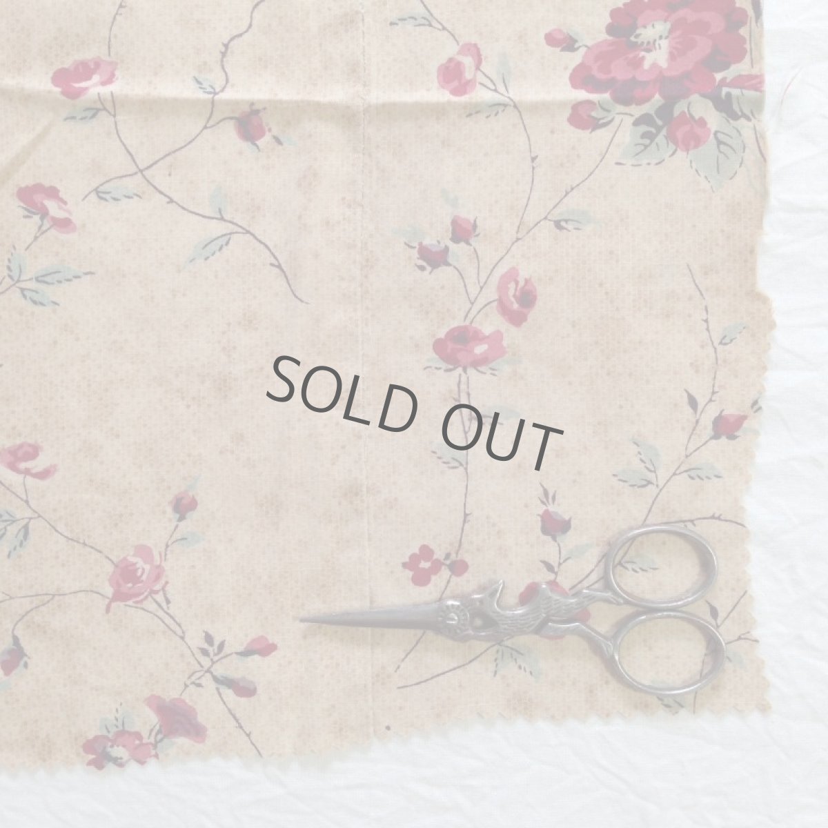 画像2: 古布 はぎれ 赤 グレー (2)