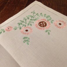 画像6: テーブルリネン グレーベージュ 刺繍 花 ピンク/ペールグリーン (6)