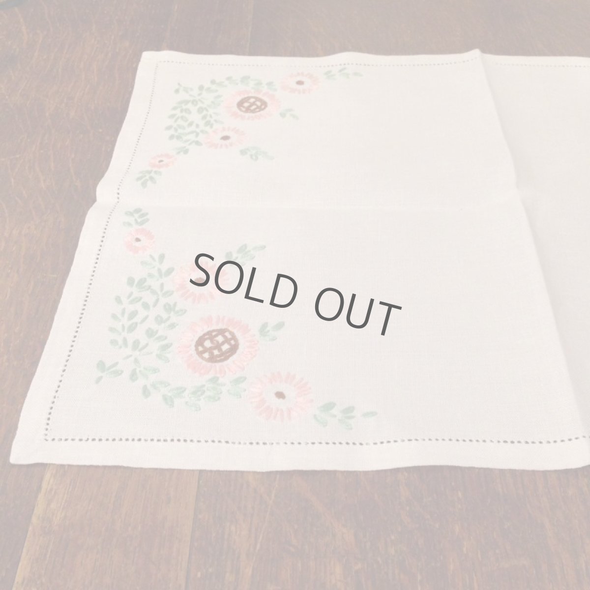 画像2: テーブルリネン グレーベージュ 刺繍 花 ピンク/ペールグリーン (2)