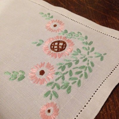 画像3: テーブルリネン グレーベージュ 刺繍 花 ピンク/ペールグリーン