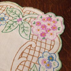 画像7: テーブルリネン 刺繍 花と草 ペールグリーン/パープル/茶 (7)