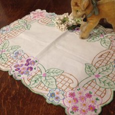 画像1: テーブルリネン 刺繍 花と草 ペールグリーン/パープル/茶 (1)