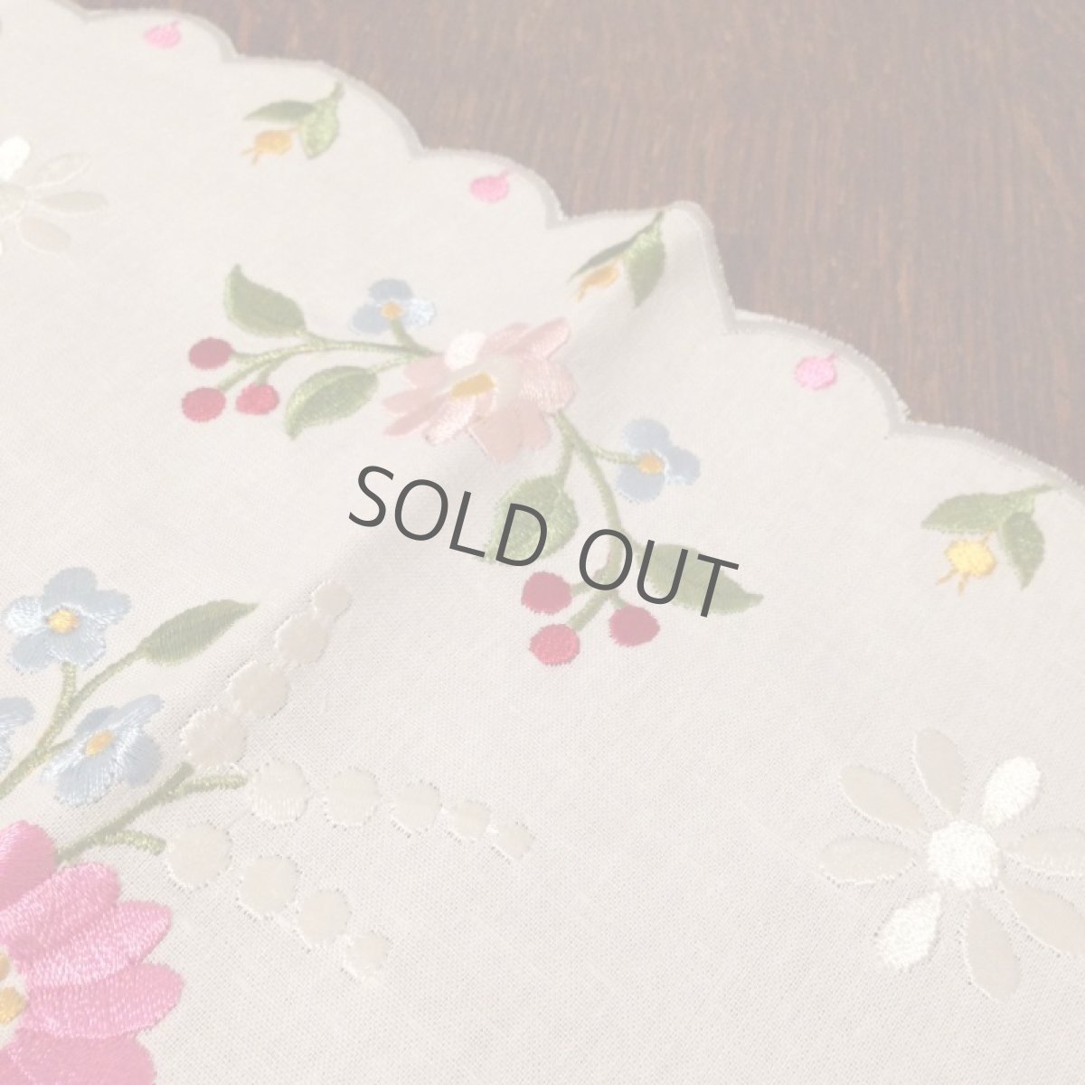 画像6: テーブルリネン ホワイト 刺繍 だ円 花 ピンク/グリーン/水色 (6)