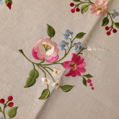 画像3: テーブルリネン ホワイト 刺繍 だ円 花 ピンク/グリーン/水色