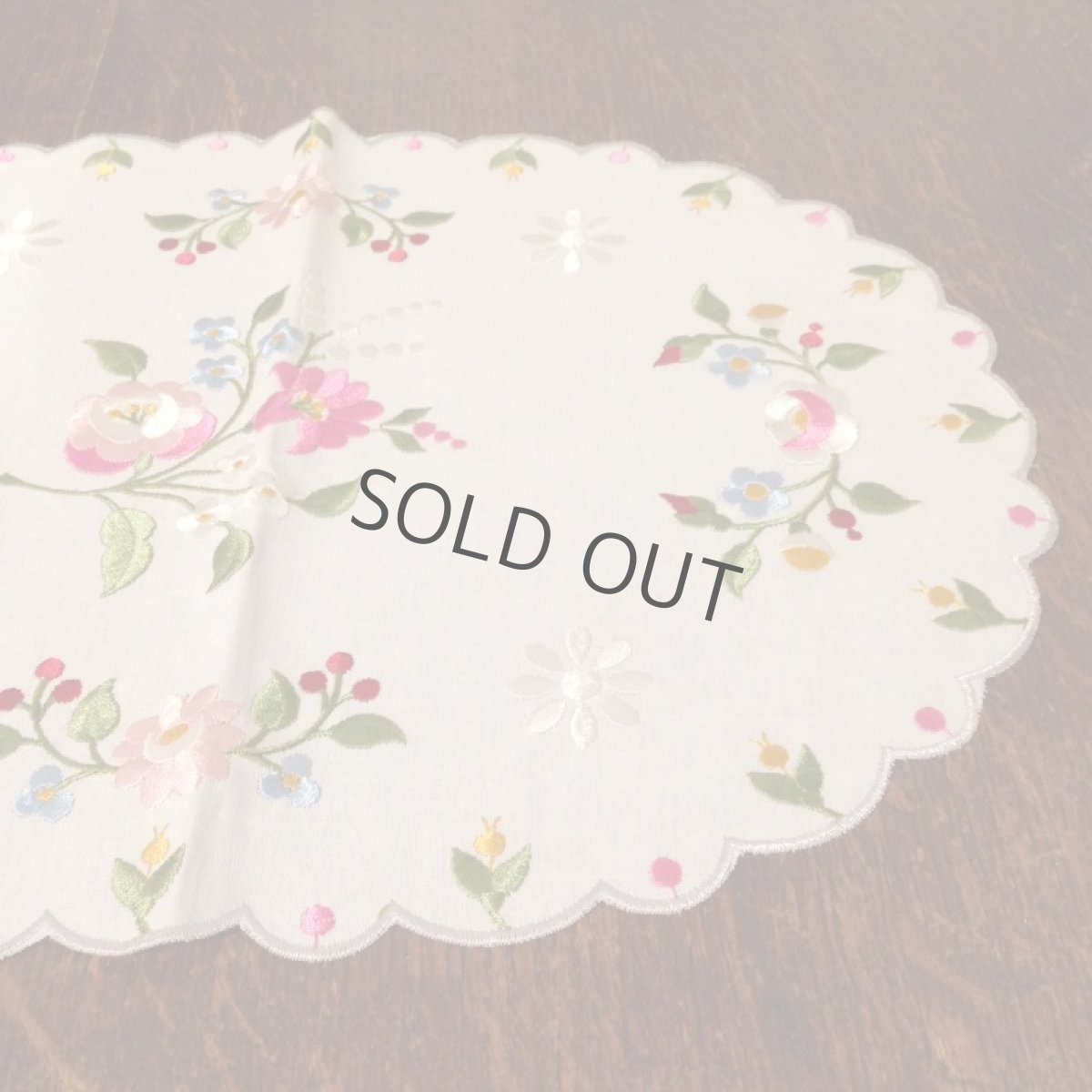 画像3: テーブルリネン ホワイト 刺繍 だ円 花 ピンク/グリーン/水色 (3)