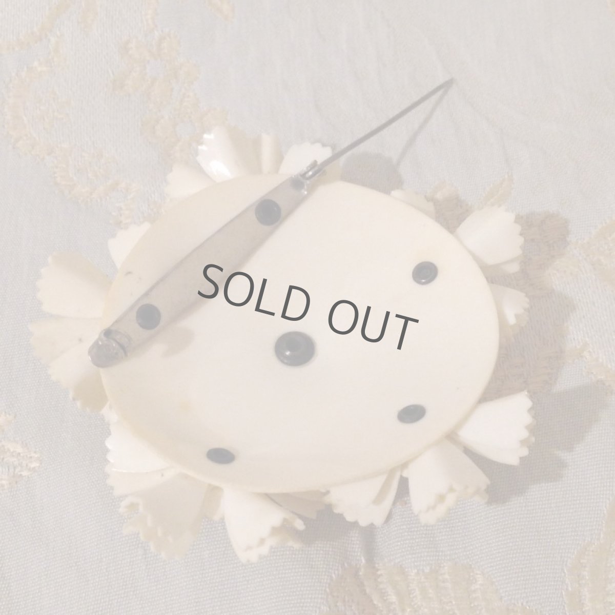 画像3: ブローチ 白花 (セルロイド) (3)