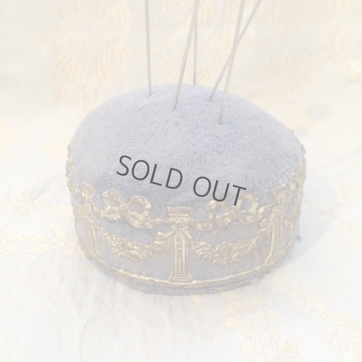 画像5: 手芸用品 ピンクッション くすんだブルー/リボンの装飾 (ハットピン込み) (5)