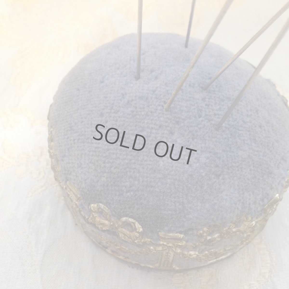 画像7: 手芸用品 ピンクッション くすんだブルー/リボンの装飾 (ハットピン込み) (7)