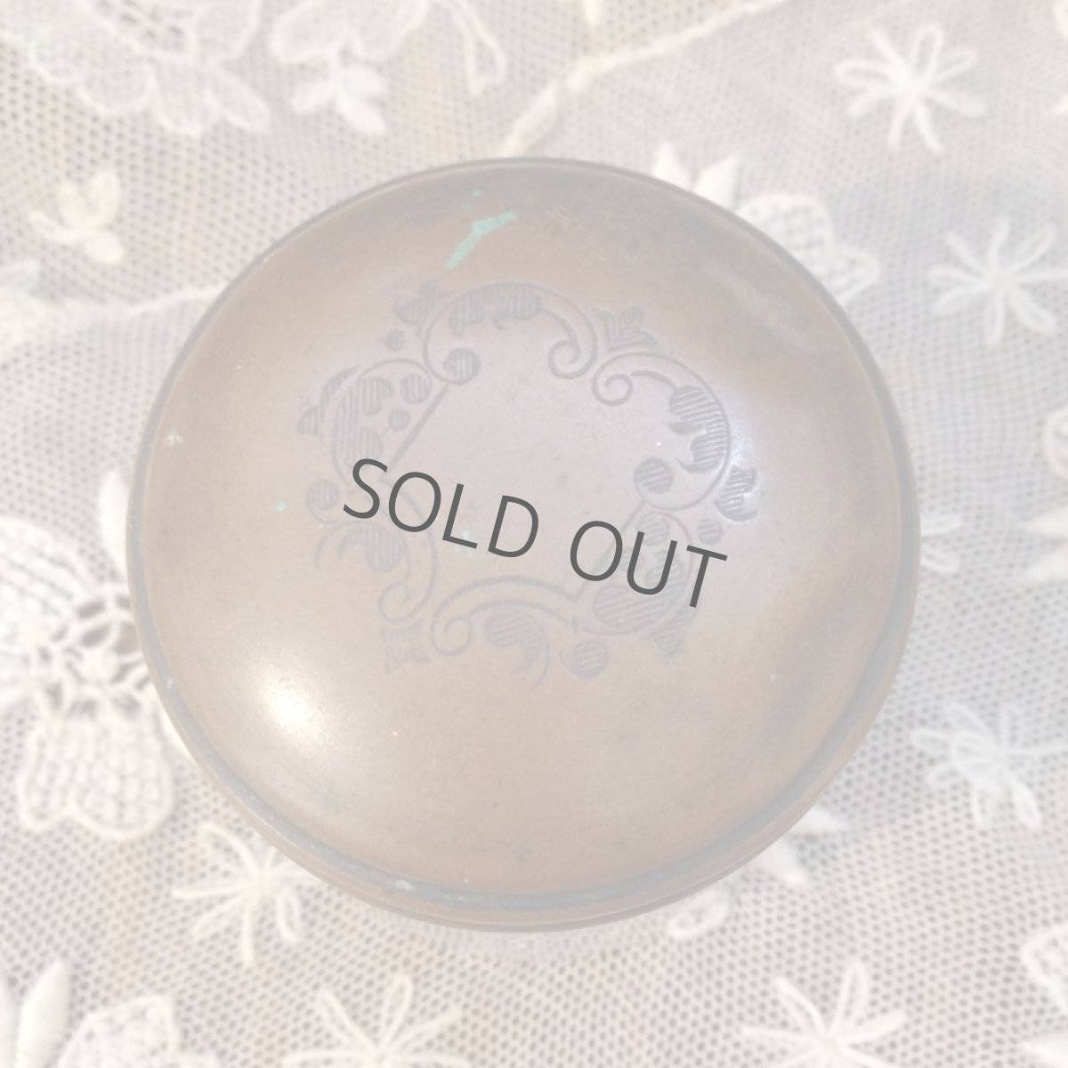 画像5: クリーム瓶 蓋に彫刻 円 (5)