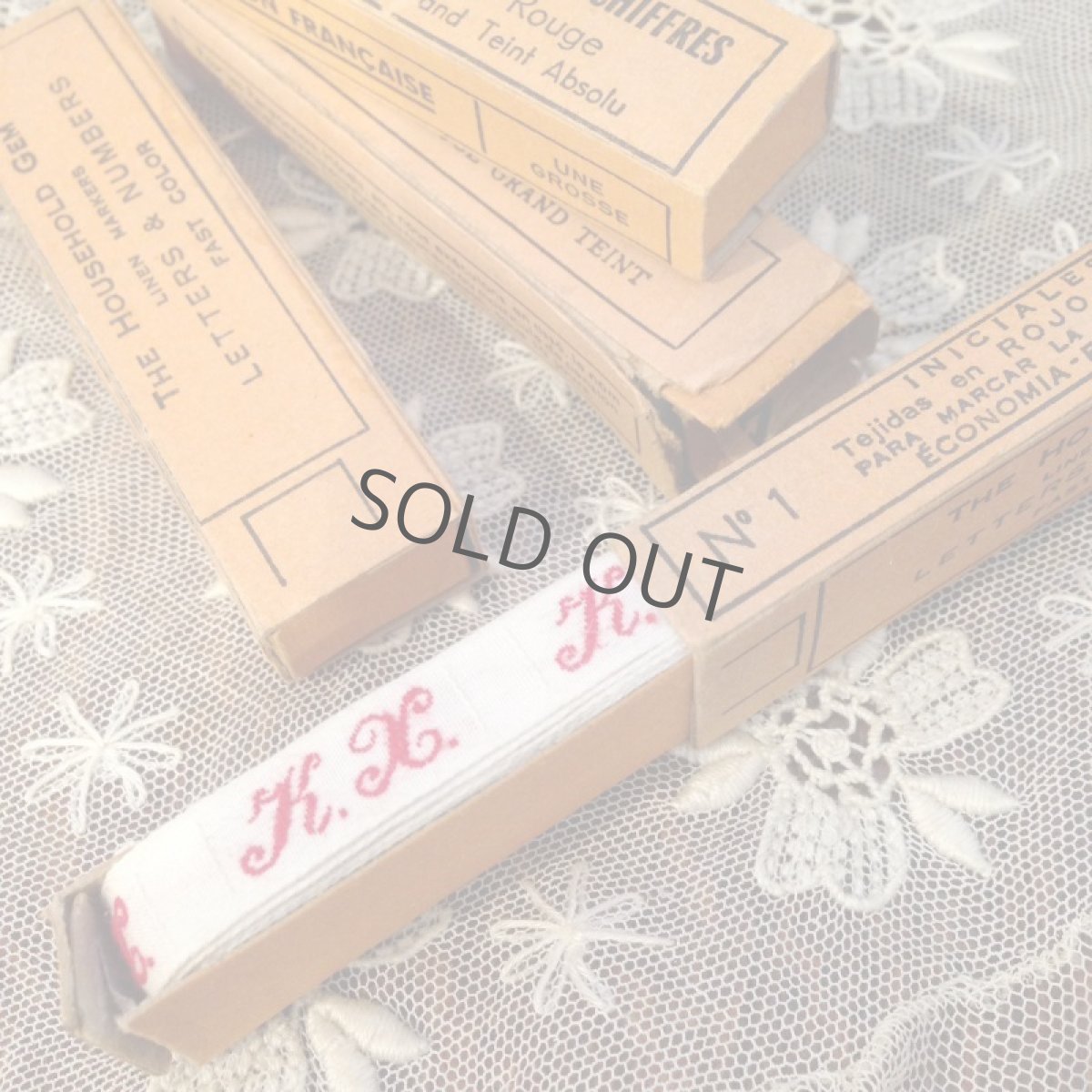 画像7: 手芸用品 イニシャルテープ 薄オレンジ 箱付き (7)