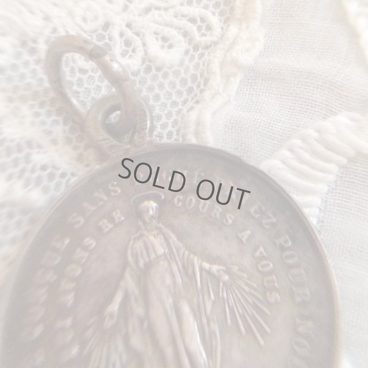 画像2: メダイ 天上の聖母マリア/Mに十字架 円 (2)