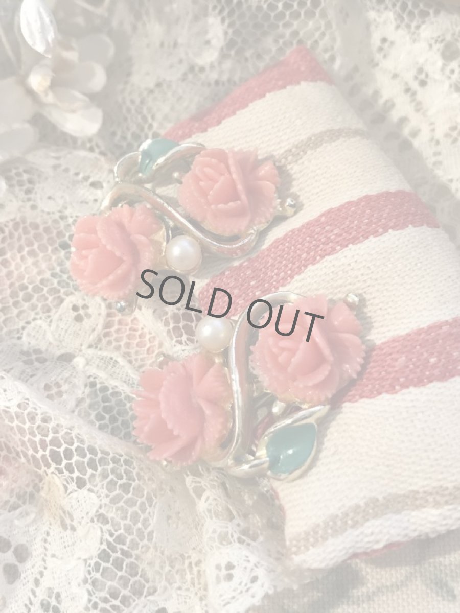 画像3: 赤い薔薇とフェイクパールの耳飾り (3)