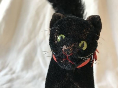 画像1: steiff 黒猫のぬいぐるみ (大) 赤リボン