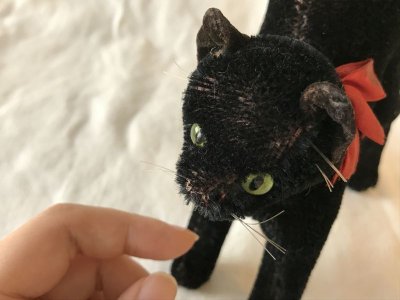 画像2: steiff 黒猫のぬいぐるみ (大) 赤リボン