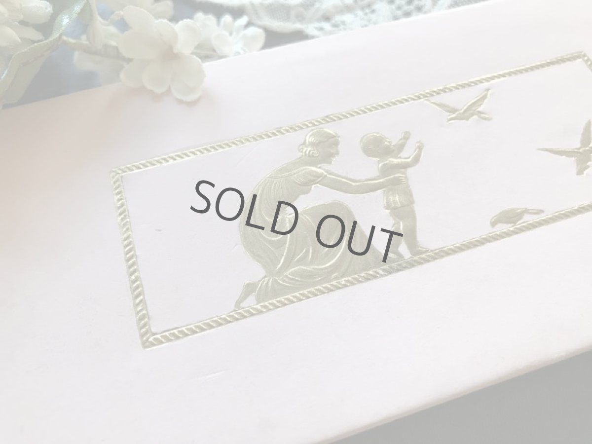 画像2: ドラジェ 紙箱 ピンク×金彩 女性と子供と鳥たち (2)