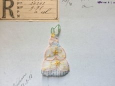 画像3: オーガンジーにパステル刺繍（レディ）モチーフ (3)