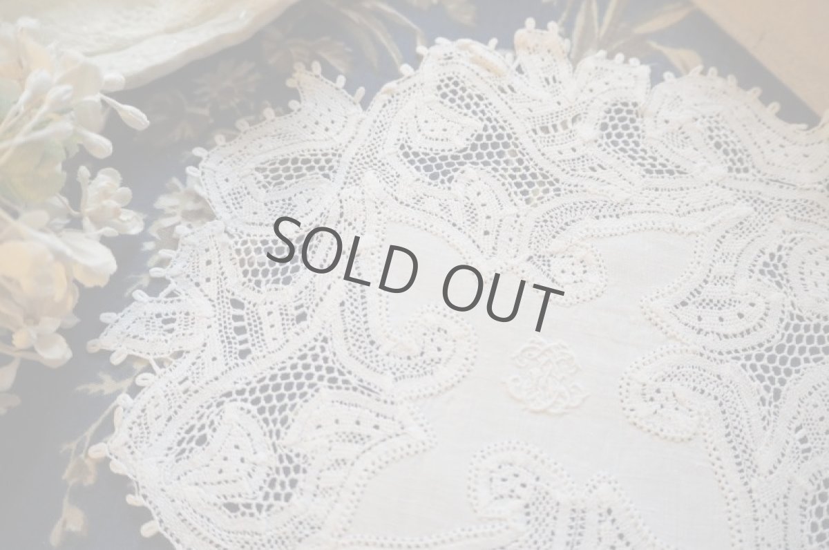 画像2: モノグラム刺繍入りレースのドイリー (2)