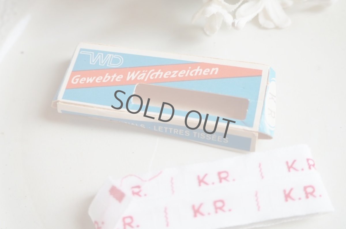 画像5: 箱入りモノグラム/刺繍布タグ/イニシャルテープ/K.R. (5)