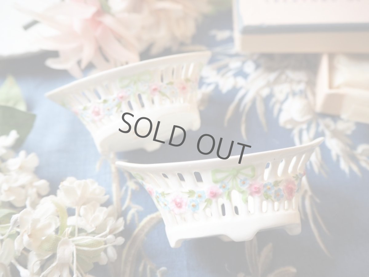 画像2: 陶器の小物入れ/リボンと花のガーランド (2)