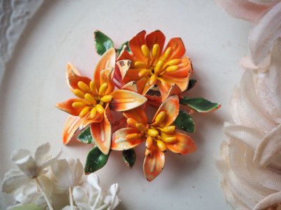 画像1: オレンジのエナメル花のブローチ