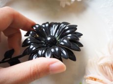 画像6: 黒い花エナメルのブローチ (6)