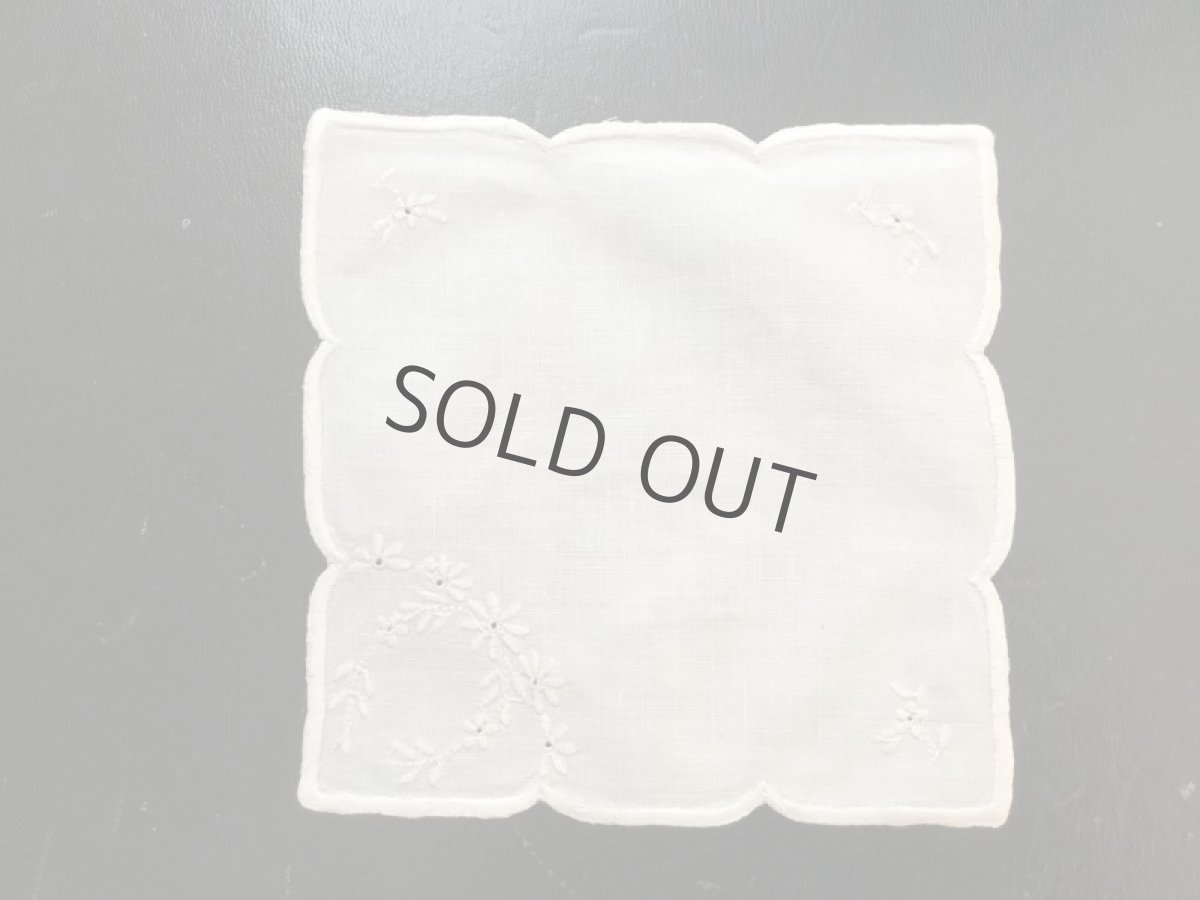 画像3: 手仕事レースドイリー／小花刺繍/角形 (3)