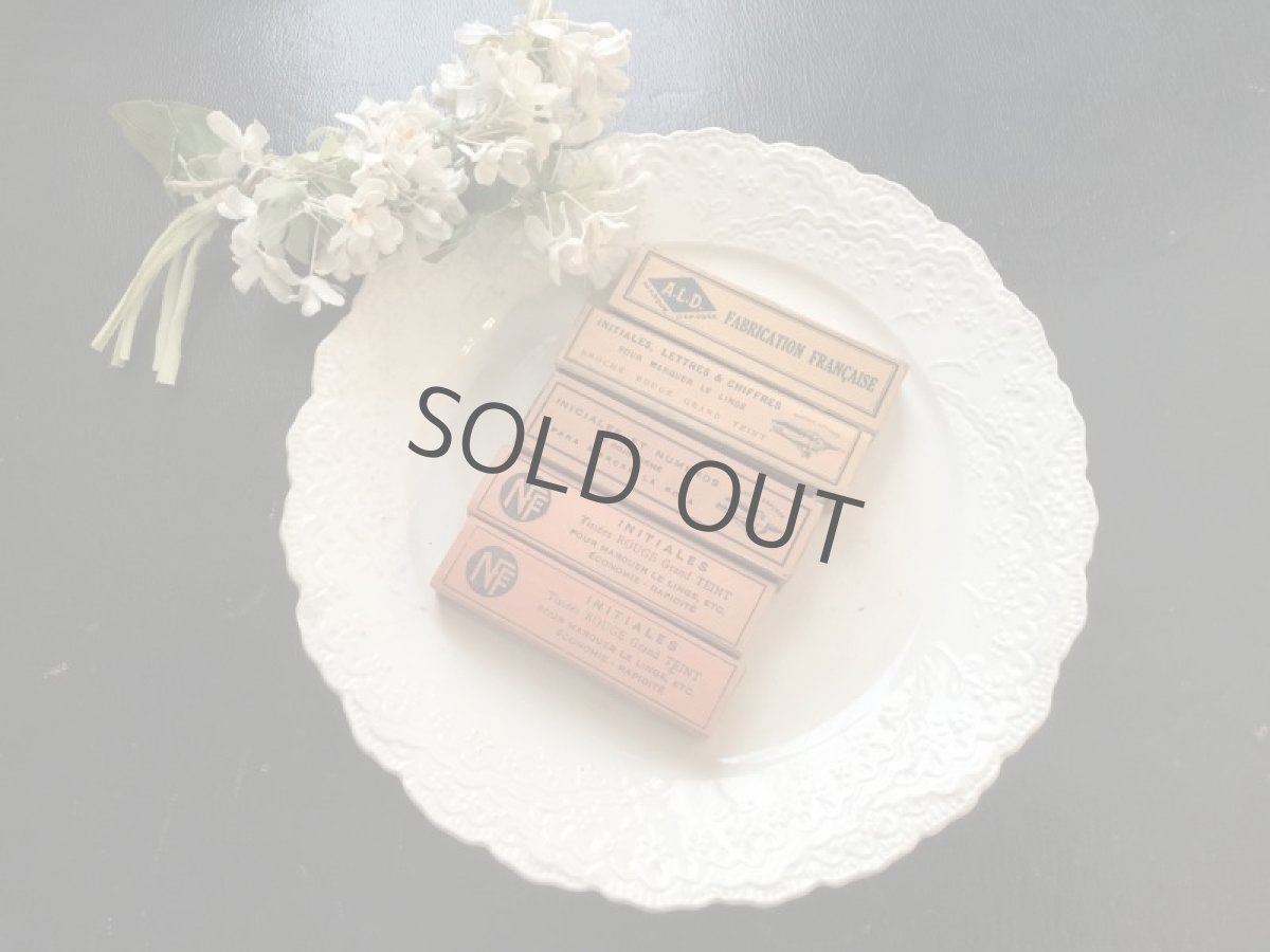 画像2: 箱入りモノグラム/刺繍布タグ/イニシャルテープ (2)