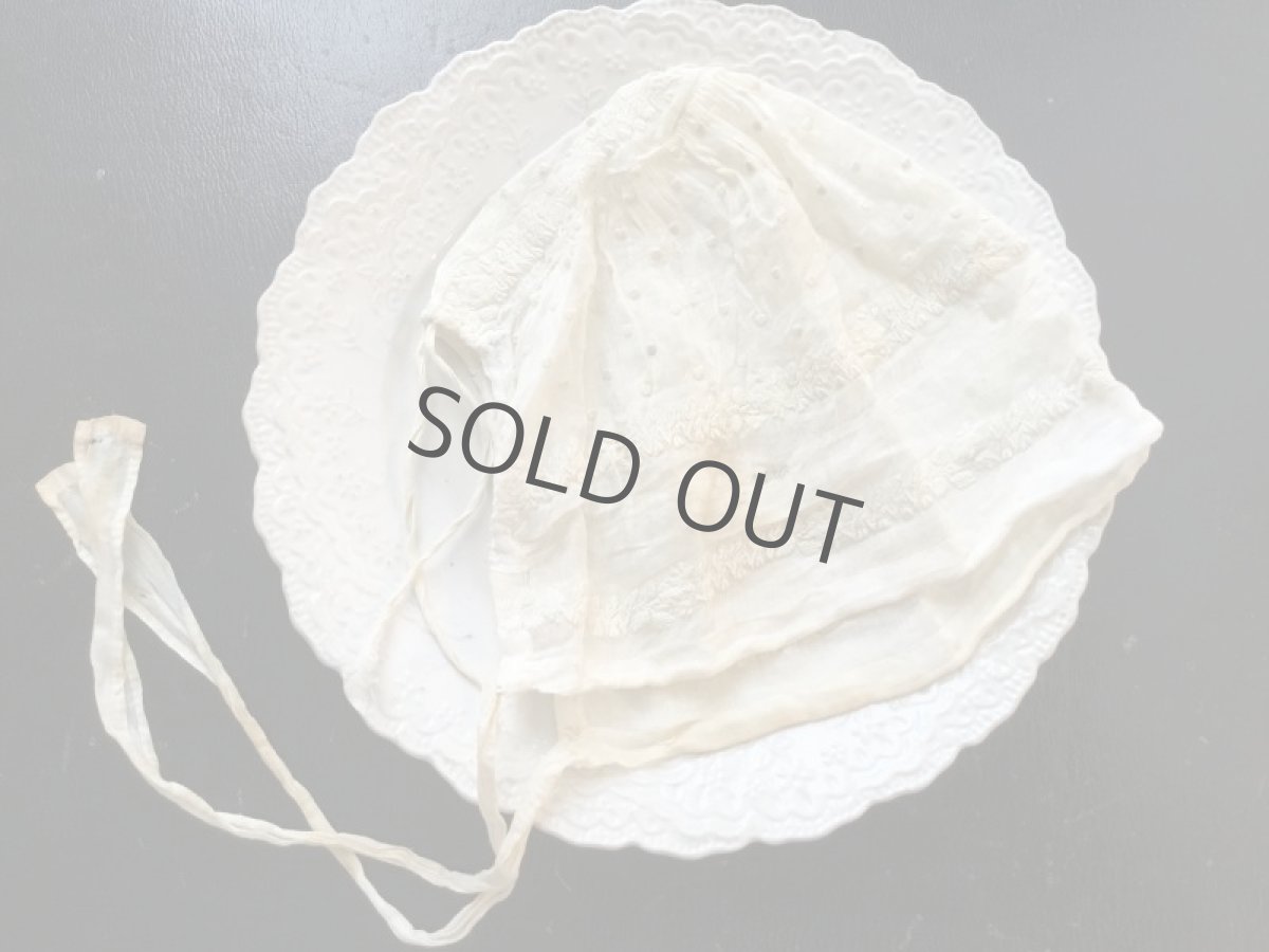 画像2: 手刺繍ベビーボネ/極薄のローン生地 (2)