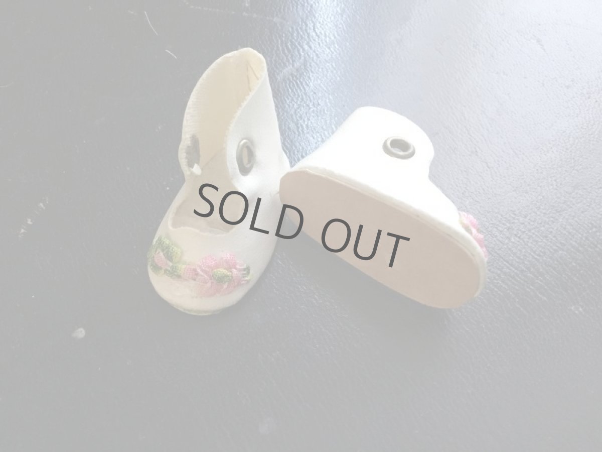 画像10: ドール用小さな白い靴／小花 (10)