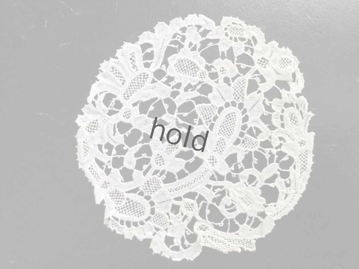 画像4: 白い手仕事ドイリー／丸 (4)