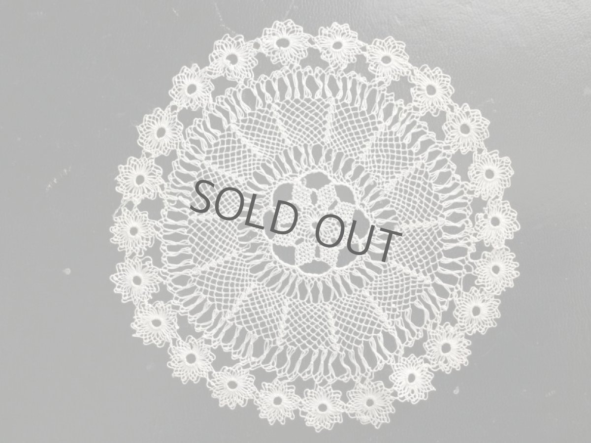 画像2: 繊細な手仕事レースのドイリー (2)