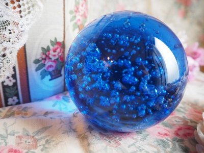 画像1: ガラス製ペーパーウェイト 青い気泡