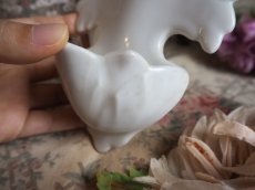 画像12: 陶器製 白い聖水入れ (12)