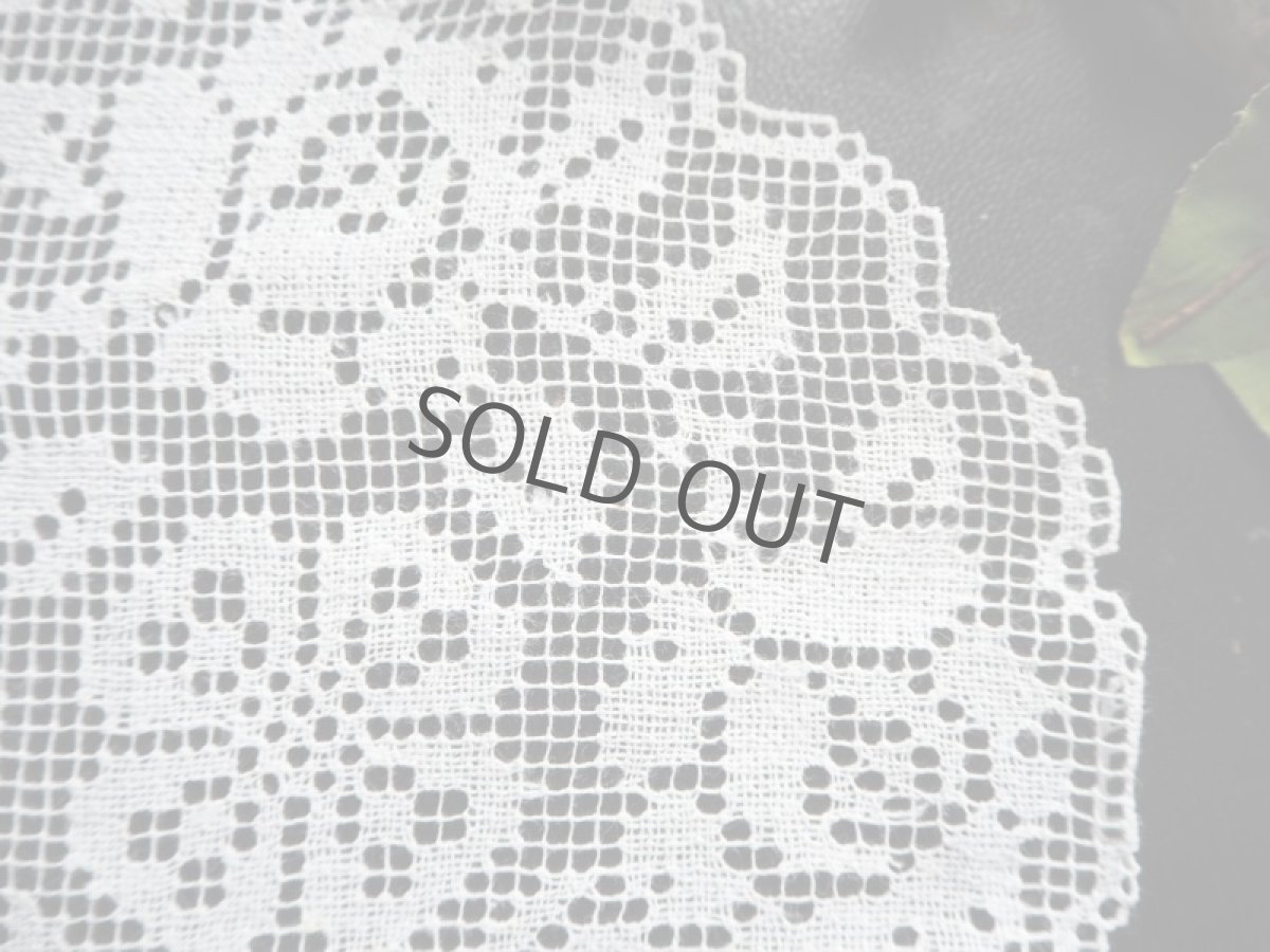 画像3: ＊汚れあり 手仕事フィレレース薔薇柄/直径16cm (3)