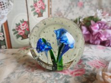 画像5: ガラス製ペーパーウェイト 透明気泡入り 青い花 (5)