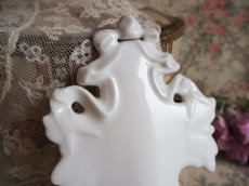 画像8: 陶器製 白い聖水入れ (8)