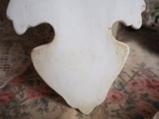 画像11: 陶器製 白い聖水入れ (11)