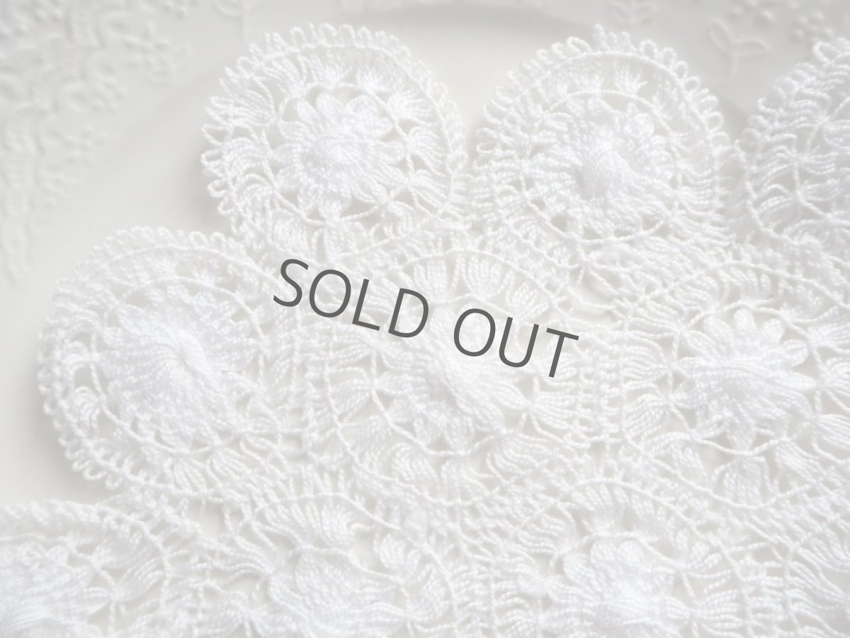 画像7: 手仕事白いモチーフ繋ぎのドイリー (7)