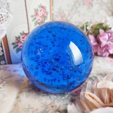 画像1: ガラス製ペーパーウェイト 青い気泡 (1)