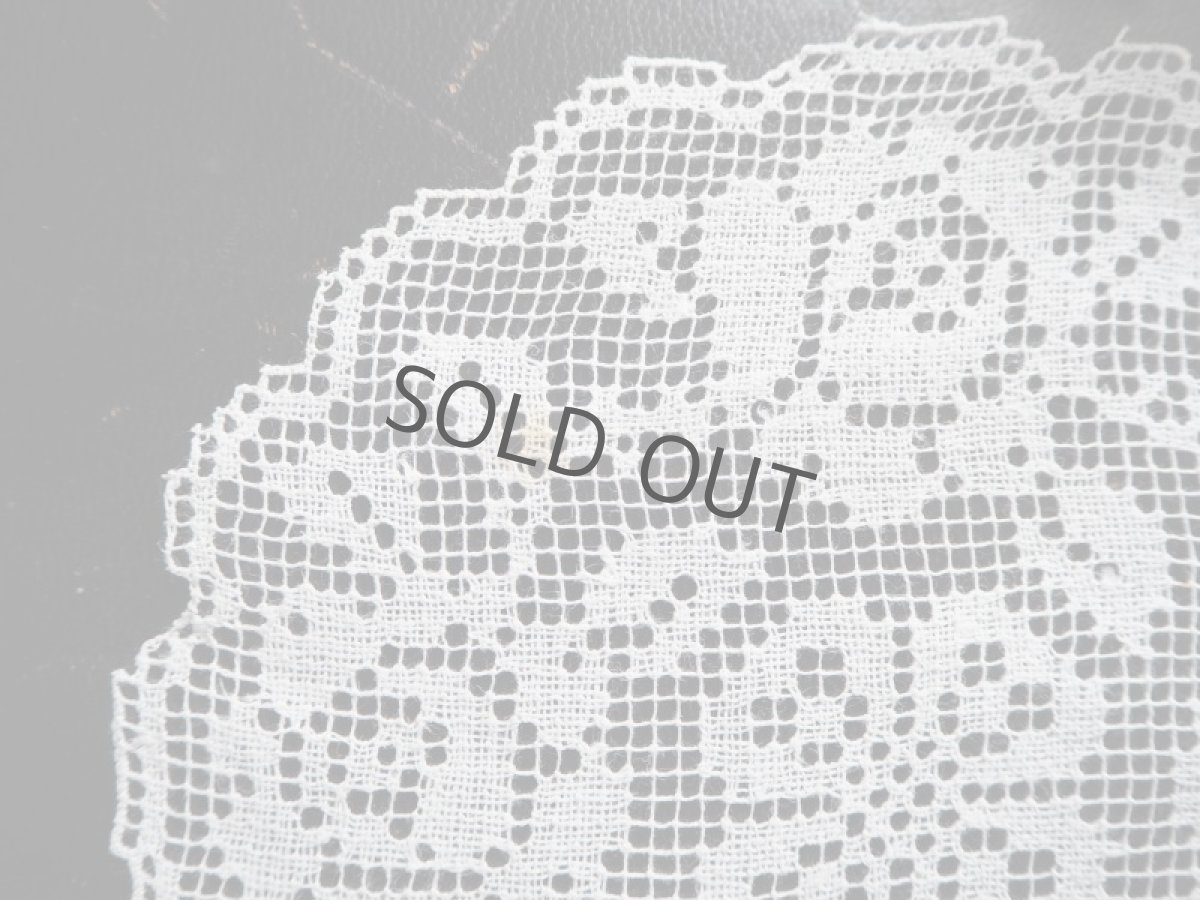 画像2: ＊汚れあり 手仕事フィレレース薔薇柄/直径16cm (2)