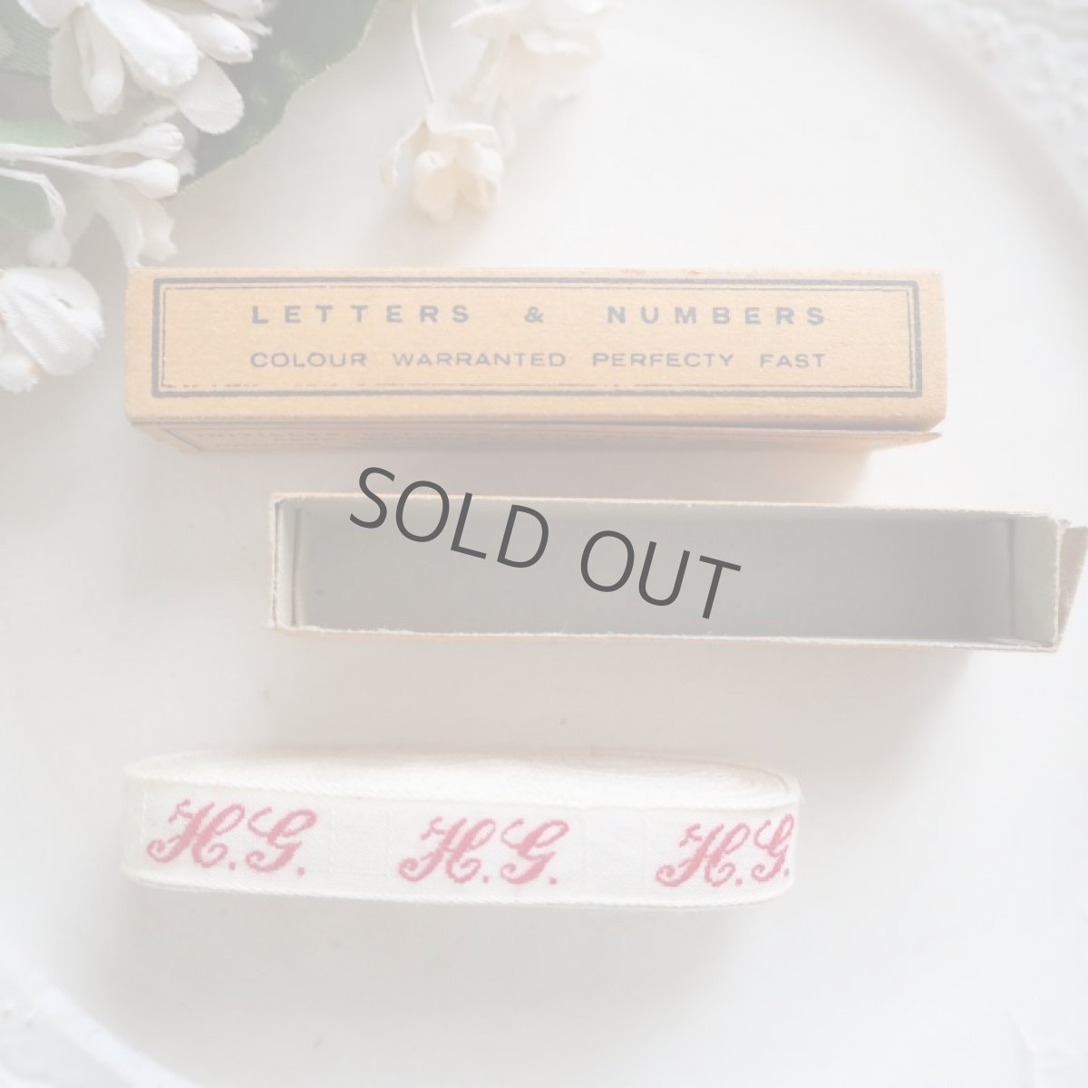 画像3: 箱入りモノグラムテープ/赤い刺繍 (3)